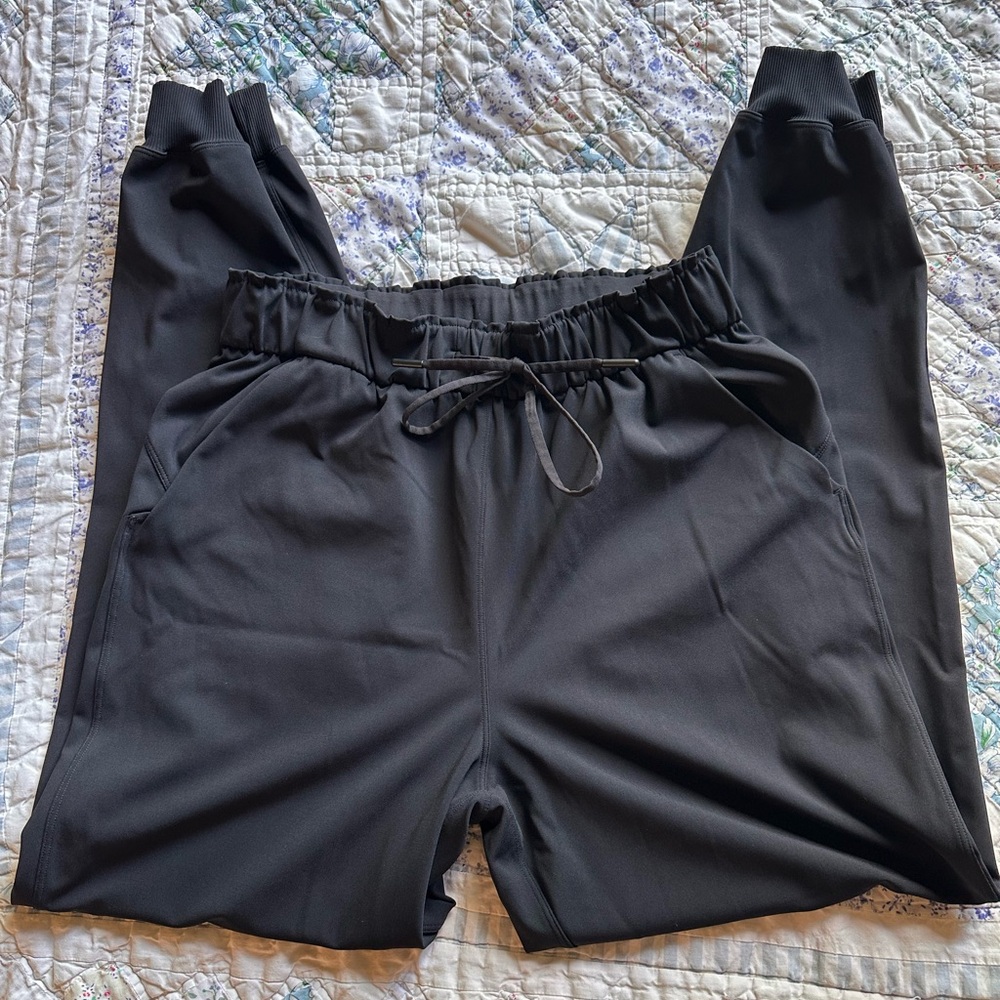 Stretch Highrise Lululemon Joggers. Excellent condition